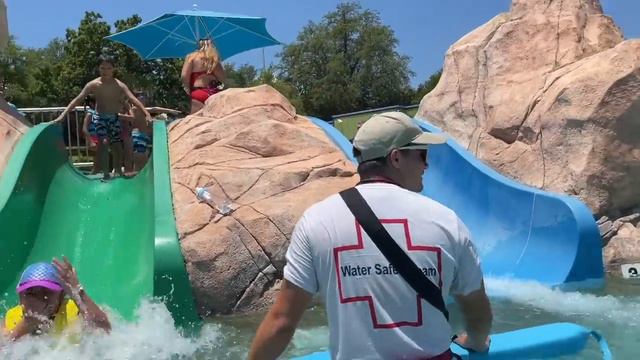 24 HORAS EN UN PARQUE ACUÁTICO | Aquatica SeaWorld | Family Juega смотреть онлайн