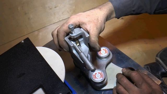 "СЗК-2" Станок для заточки коньков. "SZK-2" Ice skate sharpening machine. смотреть онлайн