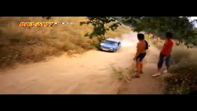 ВАЗ-2107 на подъеме Заволжского пляжа. Ульяновск 07.07.2013