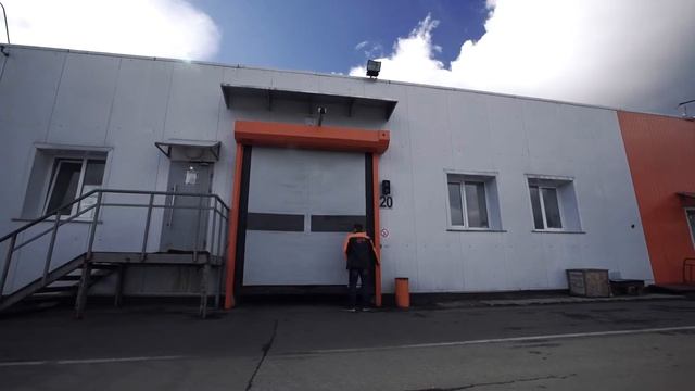 Ворота DYNACO в логистическом центре | Ветровая нагрузка — до 140 км/ч | Сквозной проем смотреть онлайн