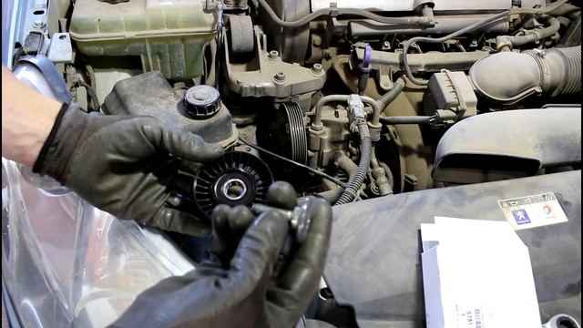 Peugeot 407 1,8 Пежо 407 2005 года Замена роликов приводного ремня.mp4 смотреть онлайн