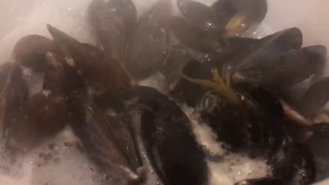 Мидии в чесночном соусе ❤ смотреть онлайн