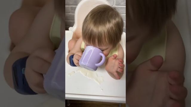 Самостоятельное питьё из кружки. Алиса 2,10 СД смотреть онлайн