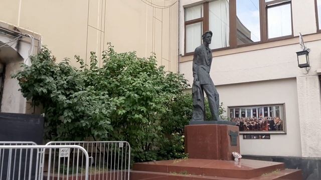 Прогулки по Москве. МХТ им. А. П. Чехова смотреть онлайн