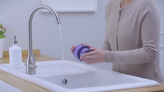 How to wash the filter unit on your Dyson Digitial Slim™ cord-free vacuum. смотреть онлайн