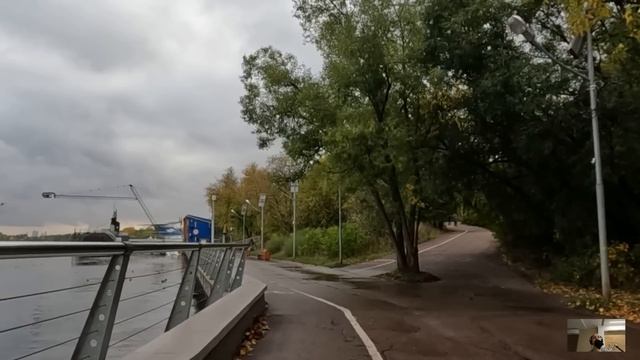 Многодетная мать попросила бродягу одеться клоуном и поздравить близнецов, а едва старик снял парик