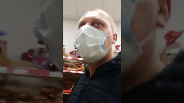 В Ростове - на - Дону, в центре не дают одноразовых масок. смотреть онлайн