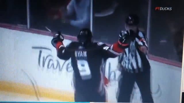 Bobby Ryan Playoff Goal (4/22/11) смотреть онлайн