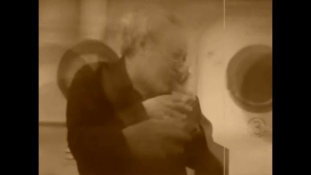 Бахыт Кенжеев. Керосинка в дворницкой угловой смотреть онлайн