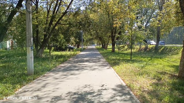 город Коломна - трамвайная остановка ЦРБ, улица Октябрьской Революции, Начало осени. Как Вам? смотреть онлайн