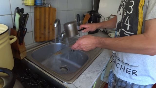 Как помыть посуду, если отключили горячую воду . смотреть онлайн
