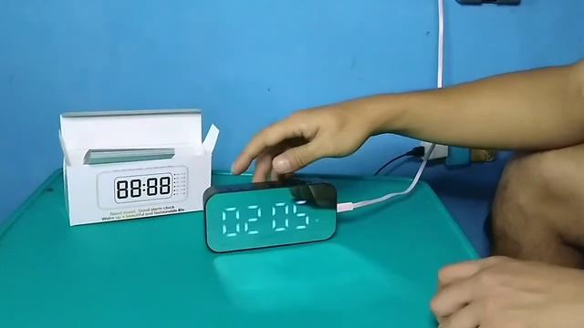 Digital alam clock with bt speaker...FM and mp3 player.. смотреть онлайн