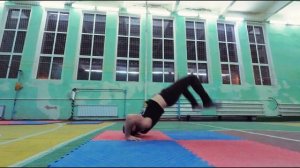 КАК НАУЧИТЬСЯ СТОЯТЬ НА РУКАХ? | ОБУЧАЛКА ПО СТОЙКЕ НА РУКАХ | СТОЙКА НА РУКАХ: ОШИБКИ