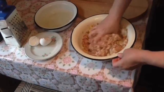 Готовим домашние котлетки СОЧНЫЕ, МЯГКИЕ, ВКУСНЫЕ! Мои маленькие секреты. смотреть онлайн