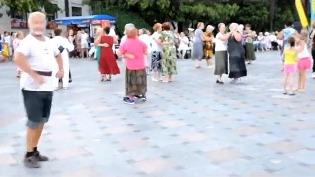дед танцует смотреть онлайн