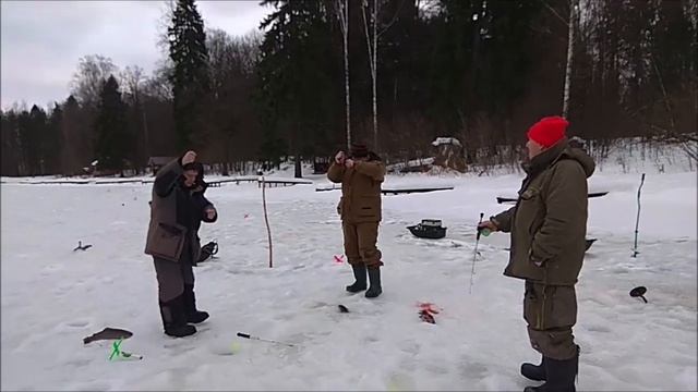 Холостые и реализованные поклёвки форели. Клёвое место, Лосиный остров, верхний водоём. смотреть онлайн