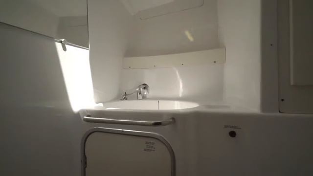 Видеообзор яхты Bavaria 42 "Mauritius"/ 1999 (внутри) смотреть онлайн