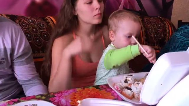 Катюша кормит всех сушами. смотреть онлайн