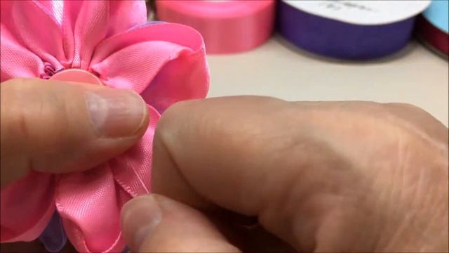 Цветы из органзы и атласной ленты, тёмно-розового и лавандового цвета. смотреть онлайн