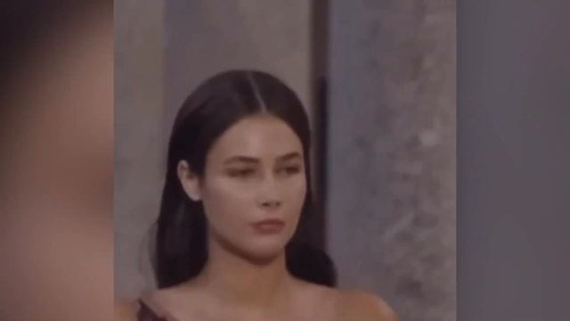 Christy Turlington’s daughter Grace Burns, 19, makes Milan Fashion Week runway debut смотреть онлайн