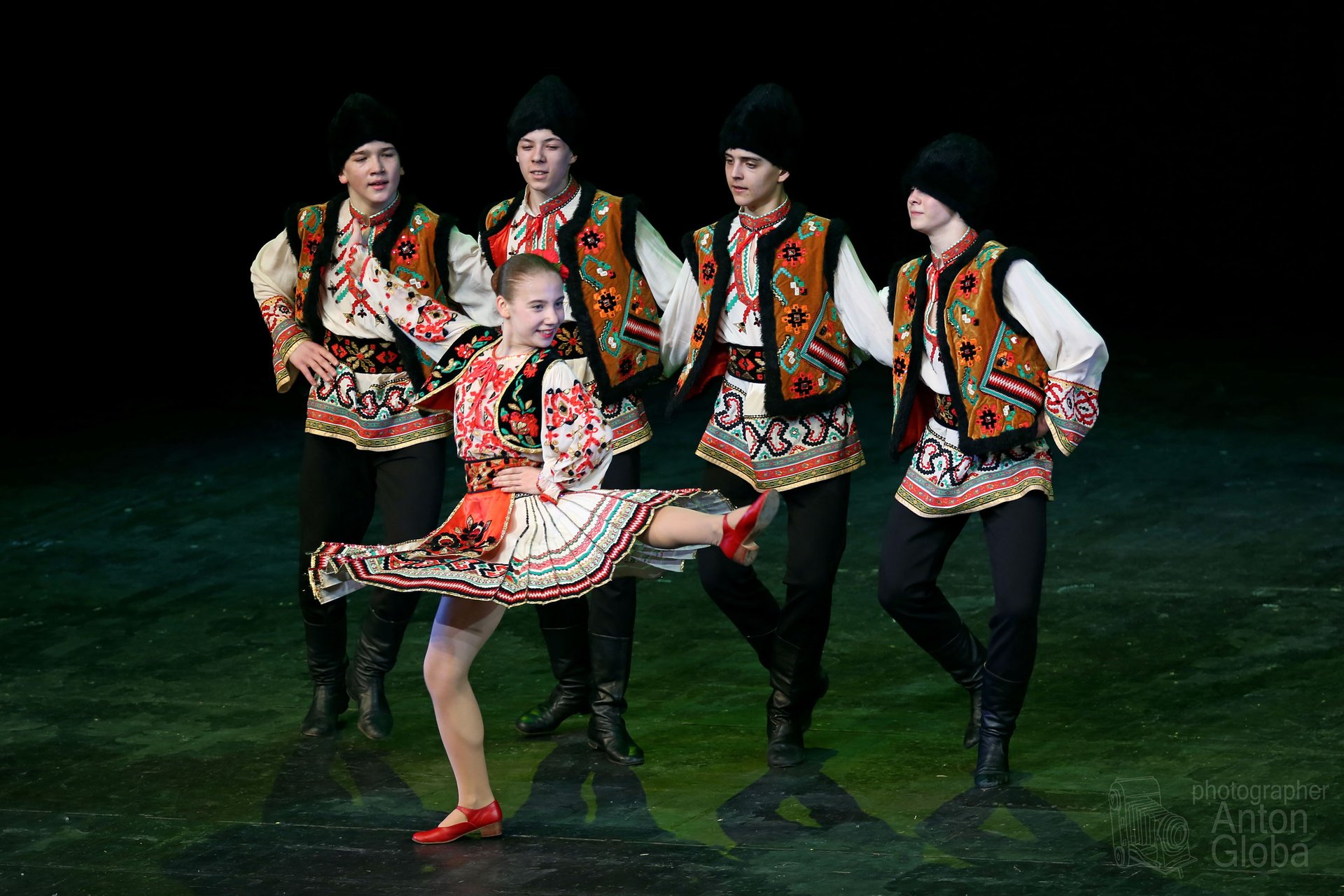 Молдавский танец "Ляна", Анс. "Ритмы детства". Moldovan dance "Lyana", Ens. "Rhythms of childhood". смотреть онлайн