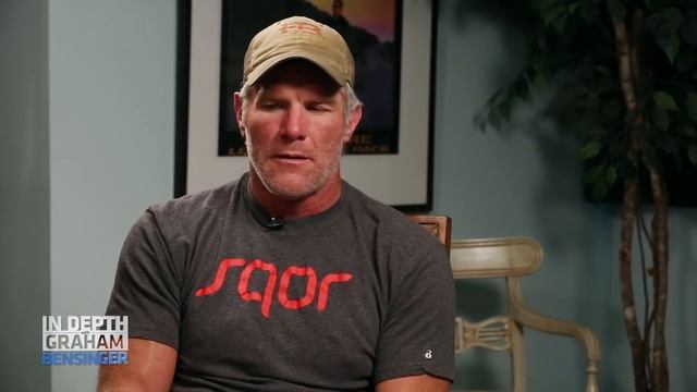 Brett Favre on getting outrun by old ladies at 5K смотреть онлайн