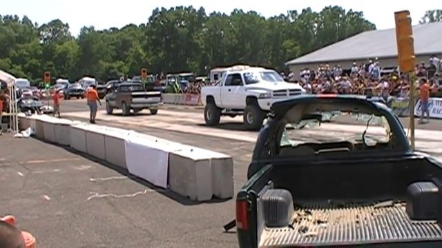 Gilbrator Truck Warz смотреть онлайн