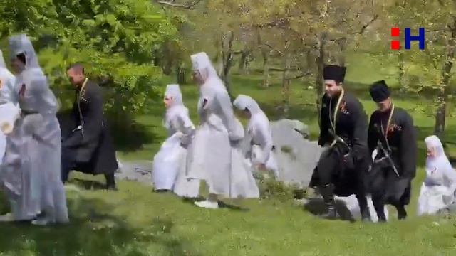 Более 250 пар станцевали осетинский танец Симд смотреть онлайн
