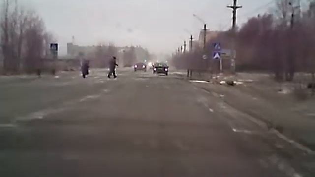 кросс через пешеходник смотреть онлайн