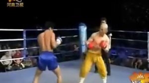 Шаолиньский монах Yi Long vs Muay Tai