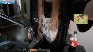 Забыла что без трусов