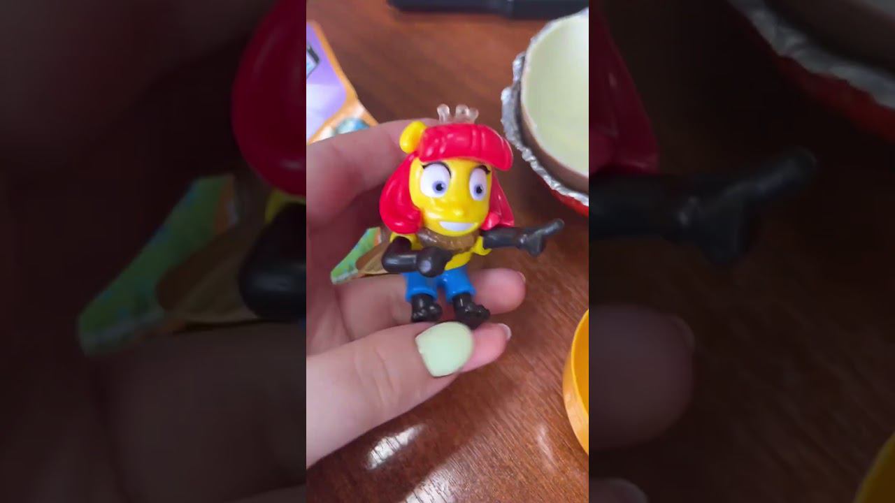 Kinder Surprise Maxi / Много шоколада и большая игрушка внутри смотреть онлайн