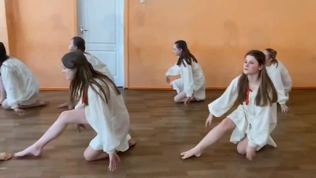Хореографічна композиція на слова Лесі Українки "Хотіла б я тебе, мов плющ обняти!" смотреть онлайн