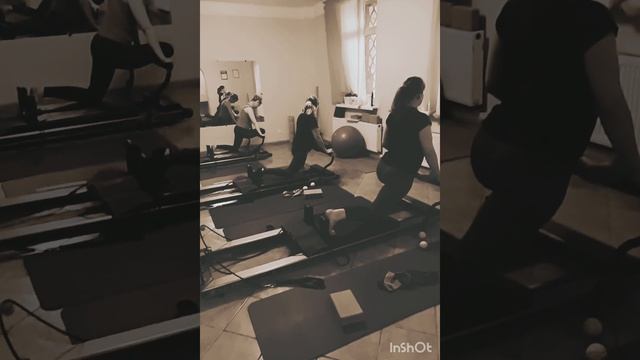 Отрывок тренировки на реформере. Поза "голубя". Растяжка. смотреть онлайн