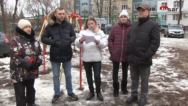 На детской площадке пострадал ребенок. Саратовцы просят генпрокурора наказать подчиненных смотреть онлайн