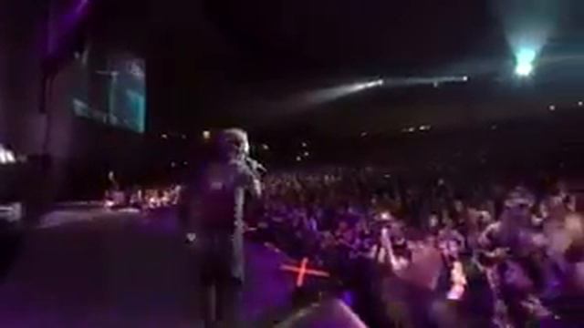 Вокалист Slipknot выбил телефон из рук фаната смотреть онлайн