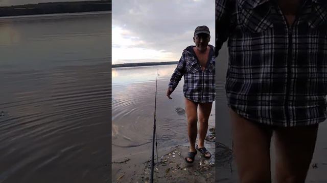 Рыбалка и отдых на реке Южный Буг смотреть онлайн