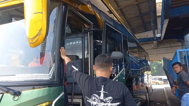 Begini kalau kondisi setelah lebaran??!! Bus ALS 351 menuju kota Medan смотреть онлайн