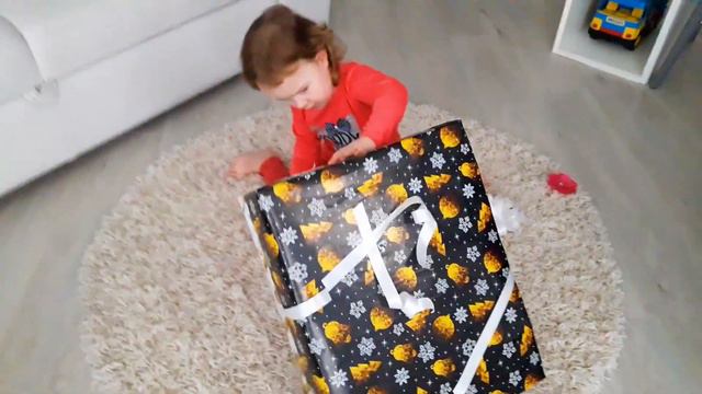 Мия открывает подарки Видео для детей / Mia Opens Gifts Videos For Children On Kids Mia Life