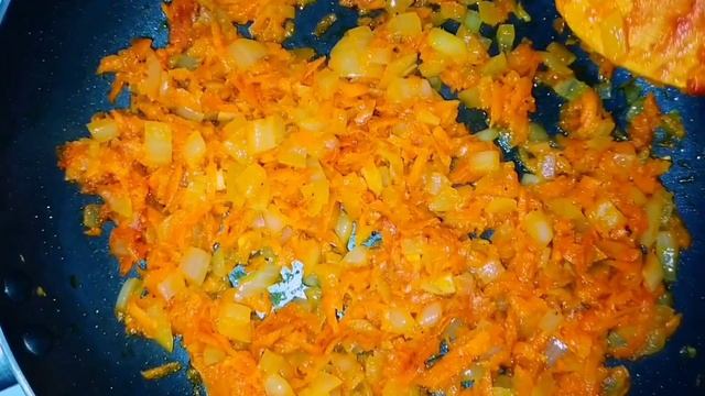 Макароны с сосисками на сковороде. Рецепт быстрого ужина смотреть онлайн