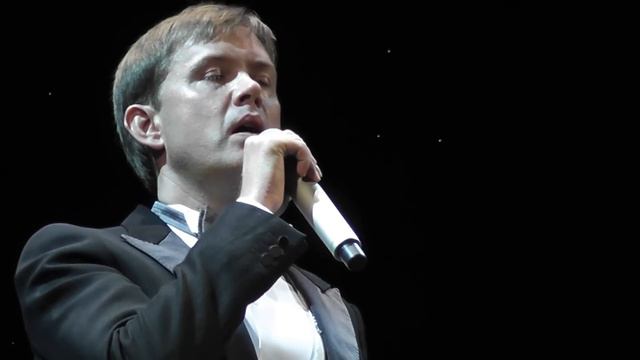 Олег Погудин "Темнеет дорога приморского сада...." смотреть онлайн
