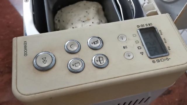 Breadmaker Kenwood BM250 Take 3 Milk Bread with mixed nuts смотреть онлайн