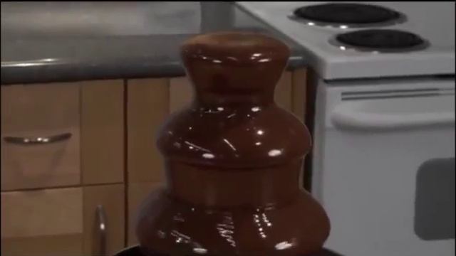 Шоколадный фонтан Chocolate Fondue Fountain Mini смотреть онлайн
