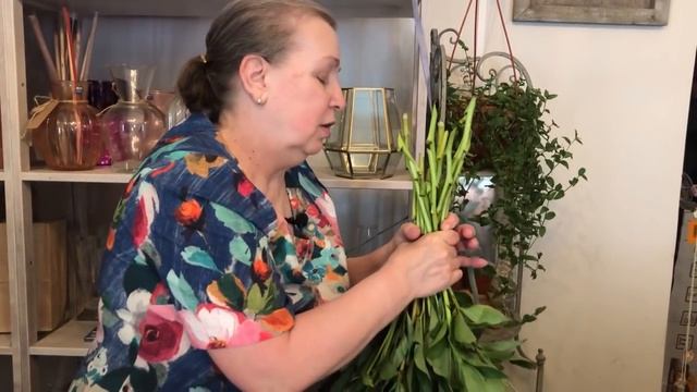 Складываем и упаковываем букет из пионов. Спиральная техника. Флористика для начинающих смотреть онлайн