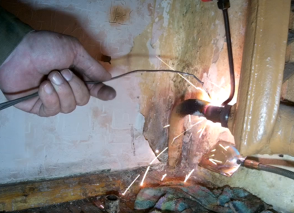 Газосварка ЖКХ. Очередная батарея.Gas welding of housing and communal services. смотреть онлайн