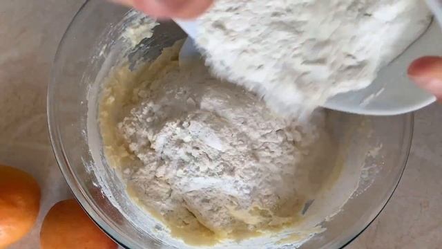 НЕЖНЫЙ И АРОМАТНЫЙ ПИРОГ С РАЗНЫМИ ФРУКТАМИ/ ОЧЕНЬ ЛЕГКИЙ РЕЦЕПТ ИЗ ПРОСТЫХ ПРОДУКТОВ смотреть онлайн