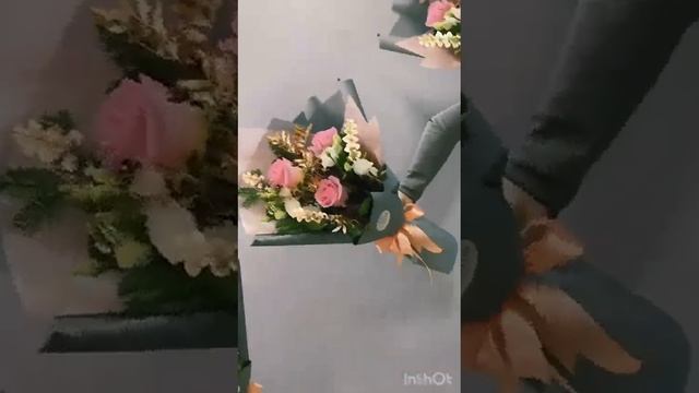 Новогодний букет из 3 розовых роз, эвкалипта и нобилиса смотреть онлайн