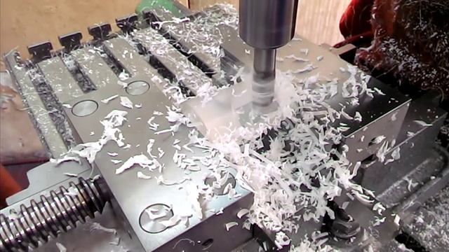 Уроки фрезерования, как фрезеровать оргстекло концевой фрезой смотреть онлайн