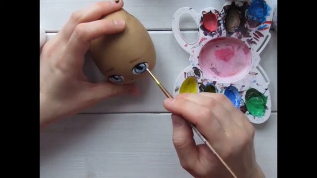 Рисуем лицо кукле маркерами. смотреть онлайн