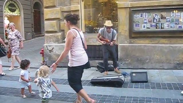 Sanremo - уличный музыкант-халтурщик:) смотреть онлайн